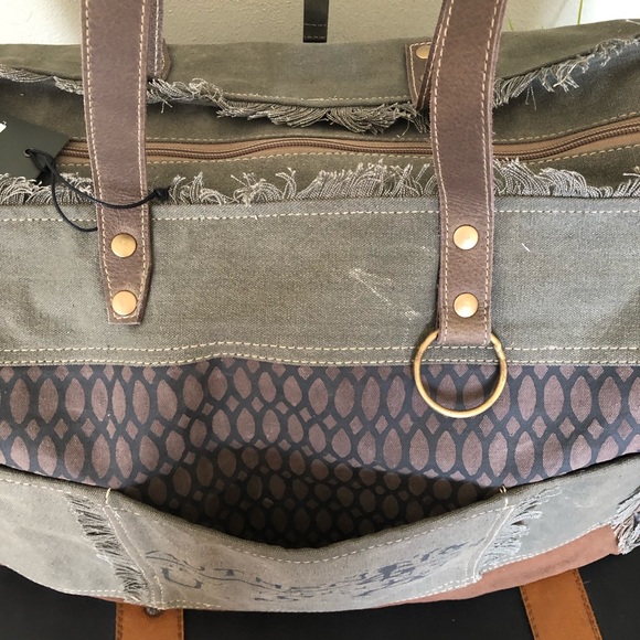 Honey Bee Print Weekender Large Tote Bag C-2421 - Picture 5 of 7